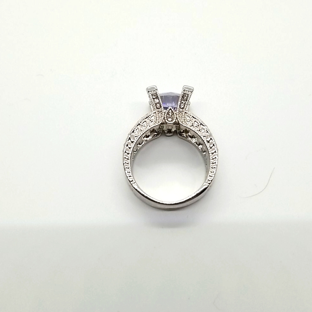 Womans ring - Picture 4 of 4